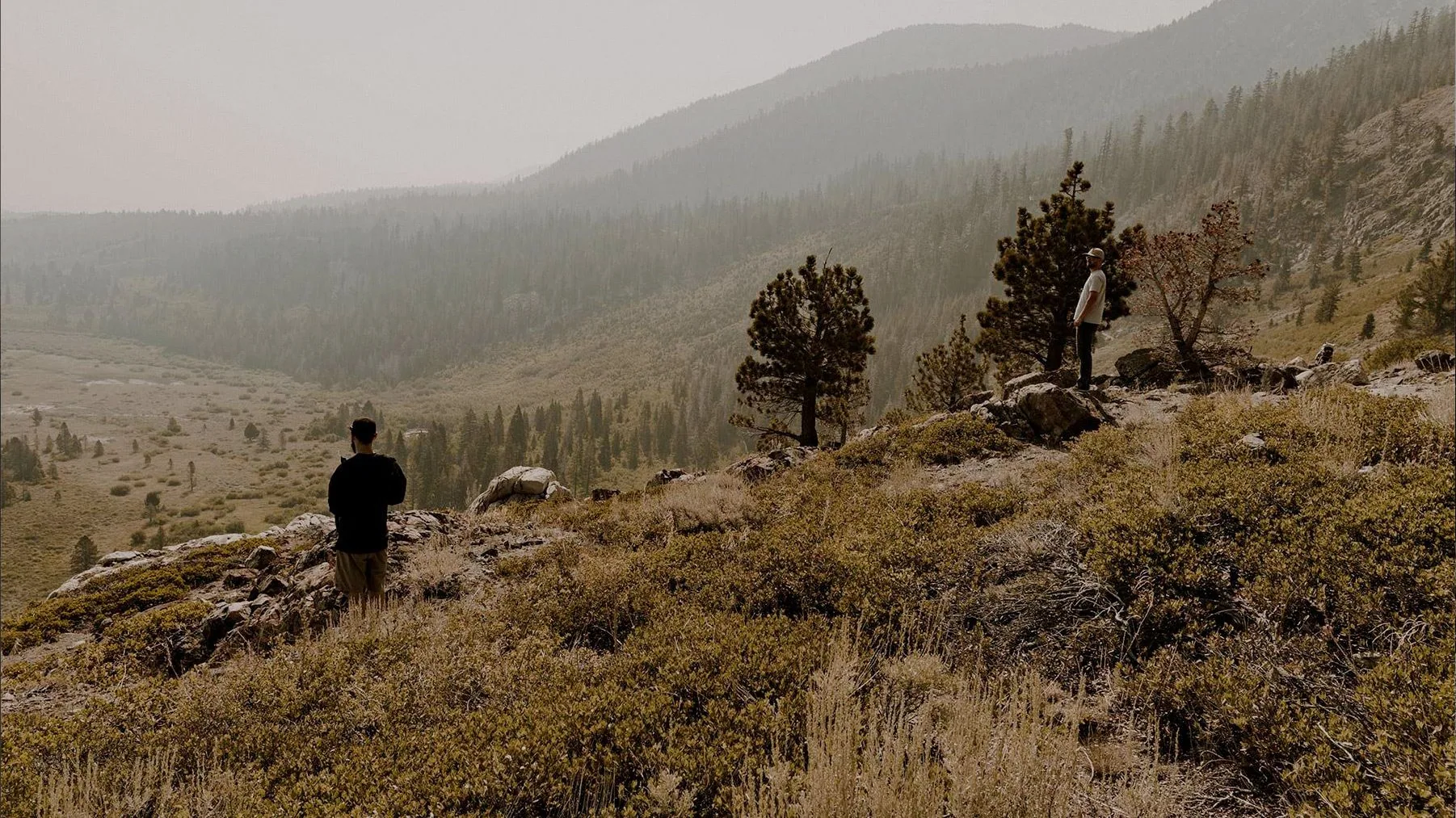 MAGNETIC creatives hiking in Mammoth Lakes, California